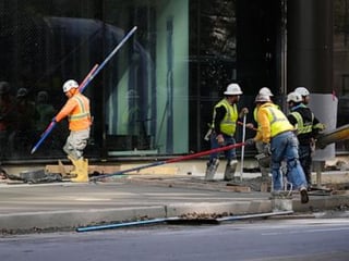 US jobless claims fell to 194,000 last week, lowest since July…