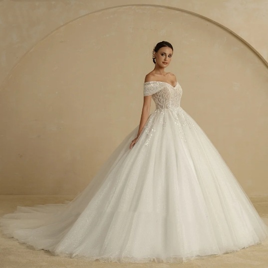 Off-shoulder Figure-hugging Elegant Wedding Dress – photo 5 of 5